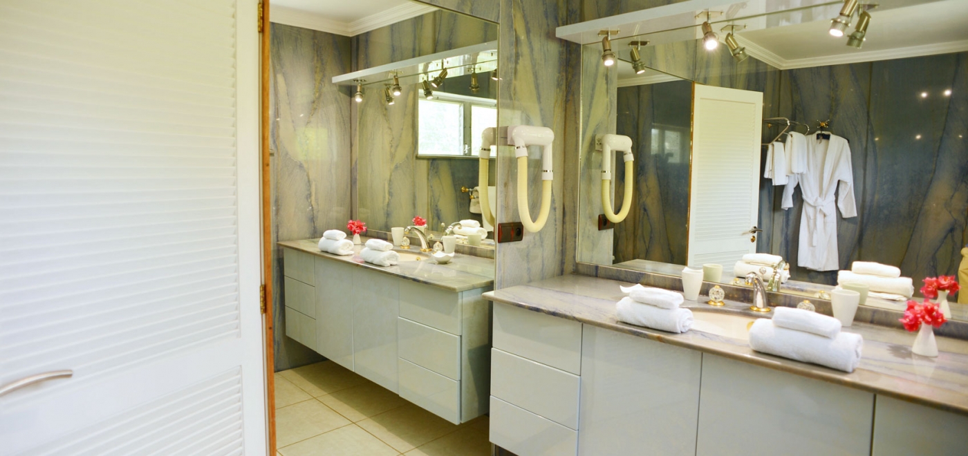 Villa Captain Cook Ocean View Located in Stunning Pointe Milou with