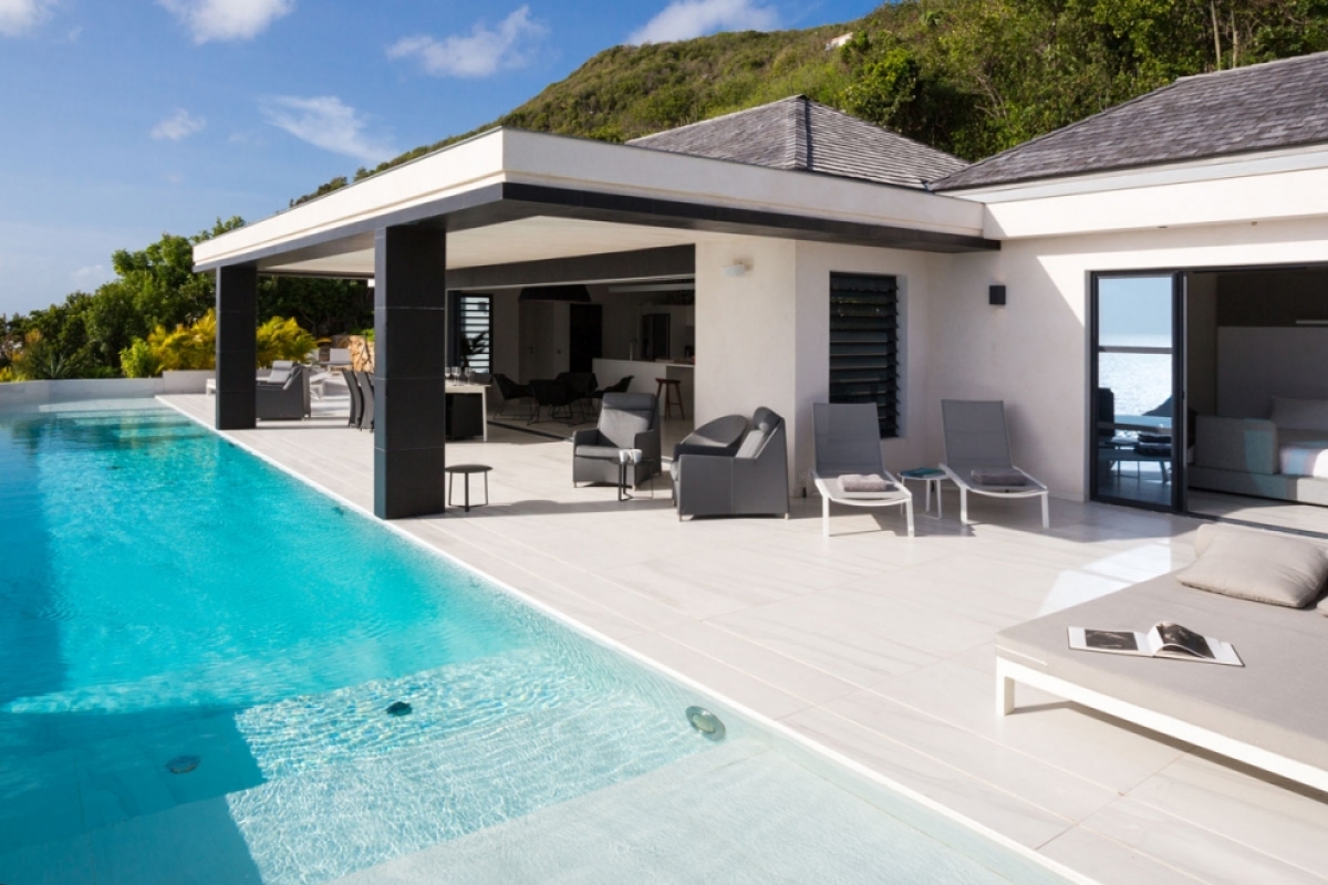Villa Rose Dog 